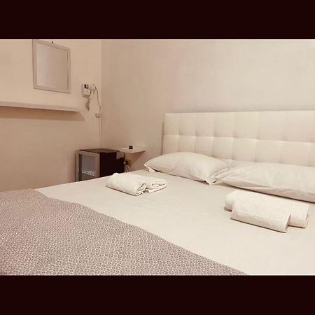 Hostel Bb La Fenice Наполи Екстериор снимка